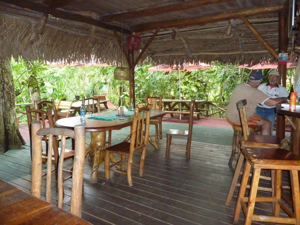 Hotel Casa Perico Rio Dulce Town Exterior foto